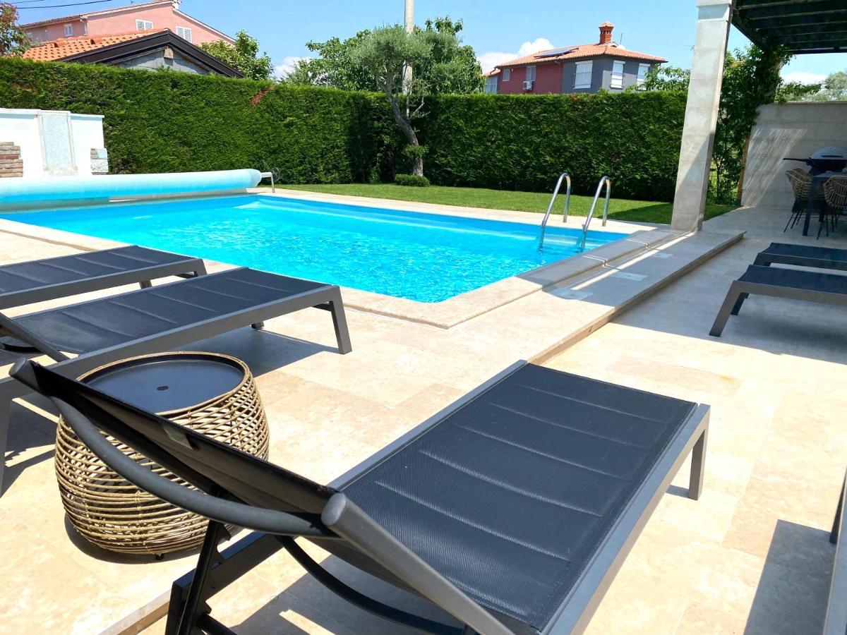 Villa Divina With Private Heated Pool พูลา ภายนอก รูปภาพ