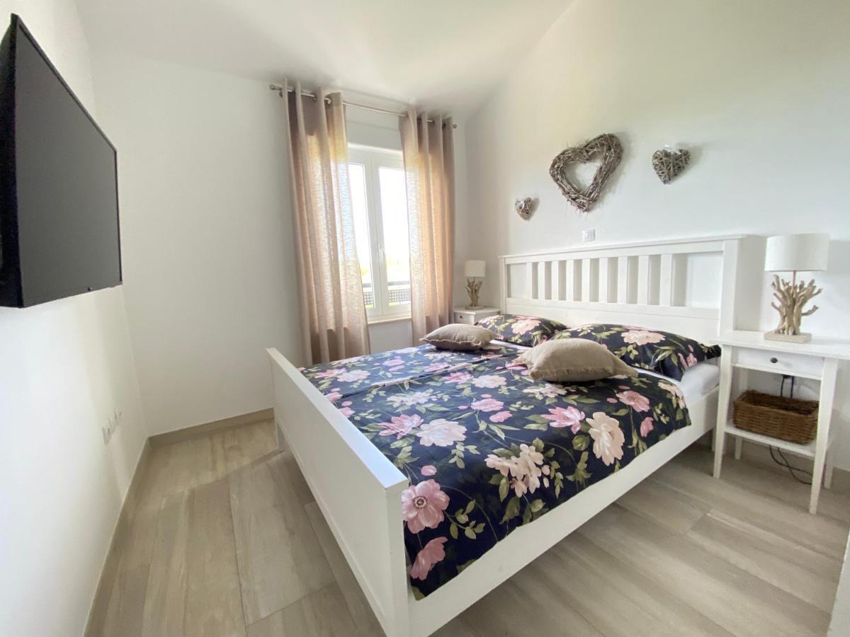 Villa Divina With Private Heated Pool พูลา ภายนอก รูปภาพ
