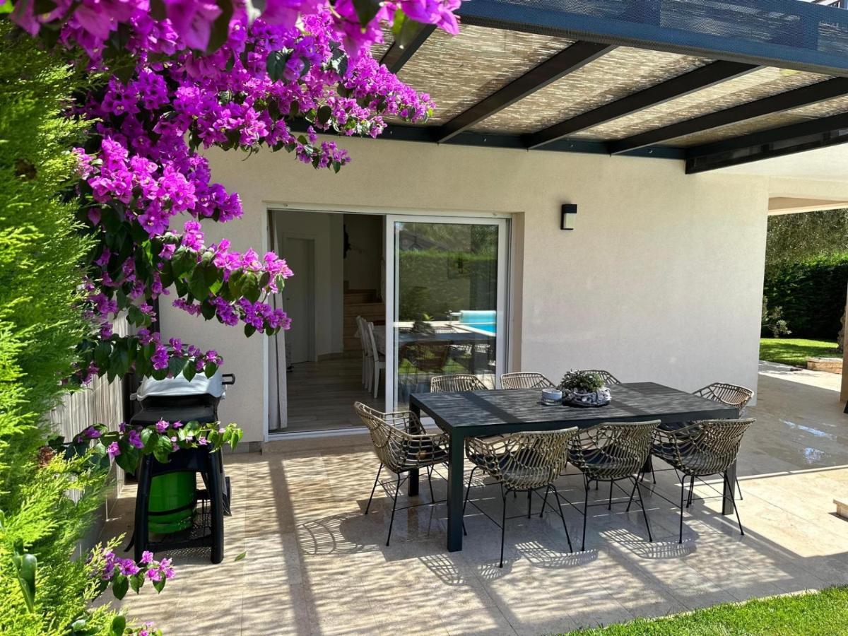 Villa Divina With Private Heated Pool พูลา ภายนอก รูปภาพ