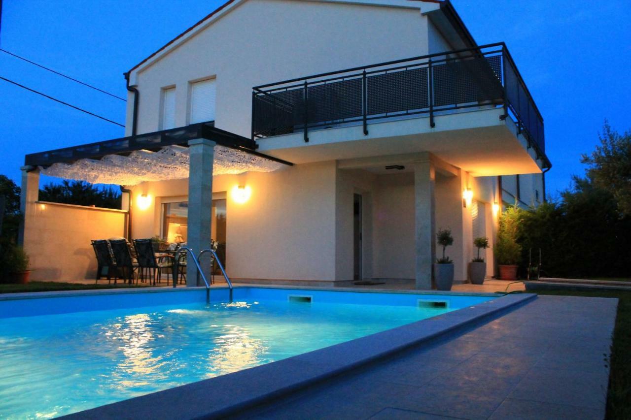 Villa Divina With Private Heated Pool พูลา ภายนอก รูปภาพ